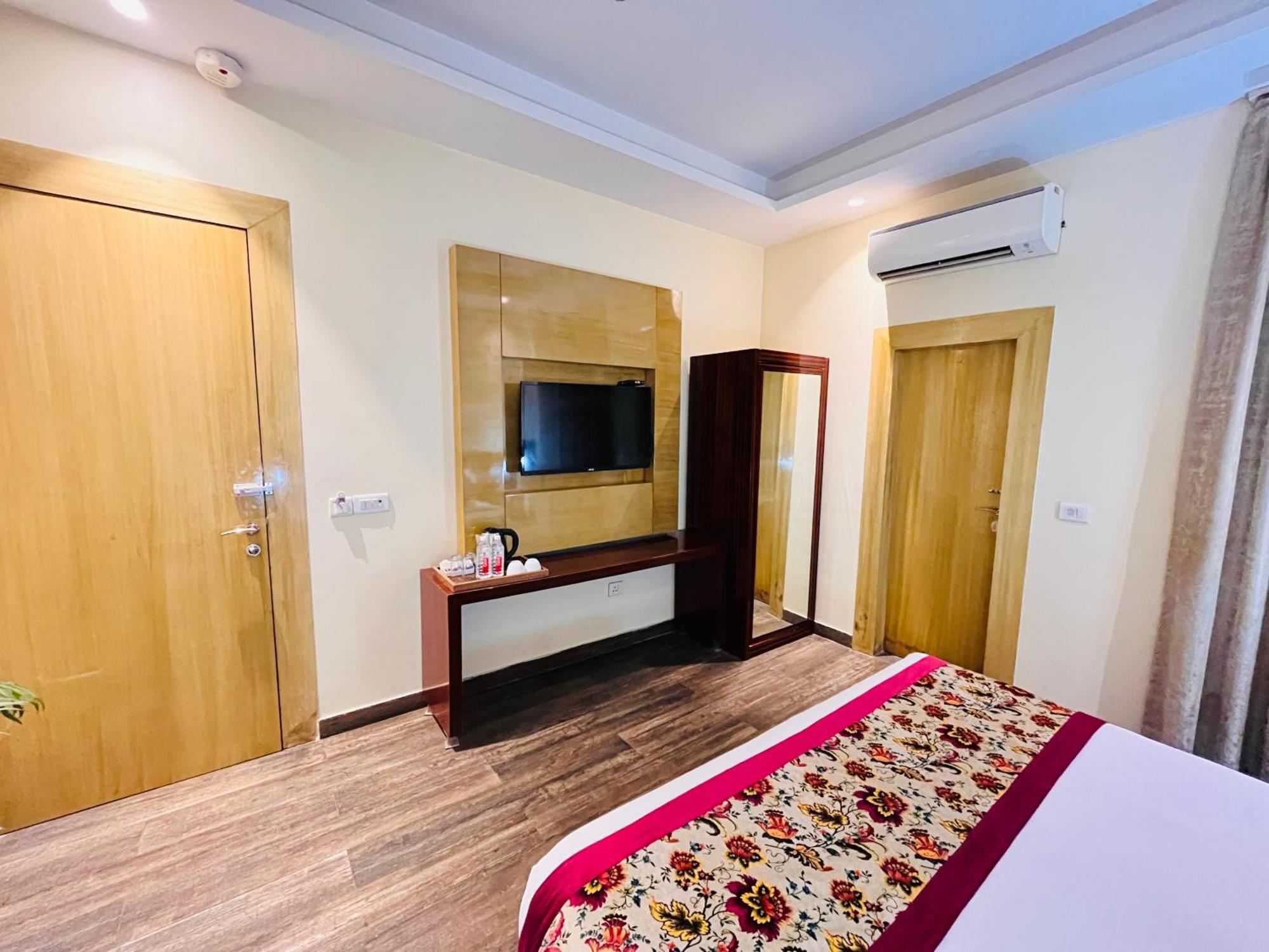Hotel Banz Near Indira Gandhi Airport Delhi Nové Dillí Exteriér fotografie